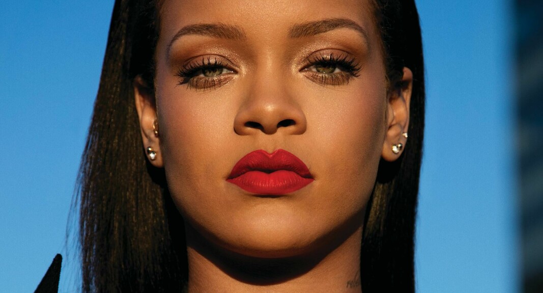 Se när Rihanna gör en Stunna Lip Paint Tutorial - senaste tillskottet i Fenty Beauty familjen
